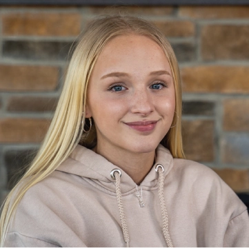 Headshot of Erin Suhr.